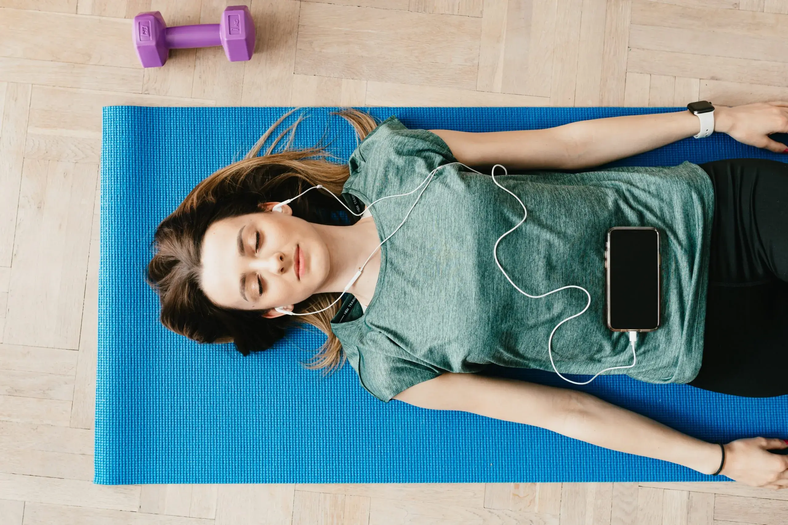 lady practicing mindfulness lying down